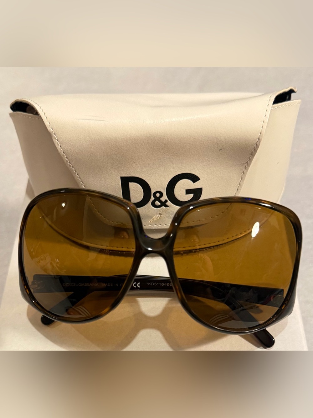 D&G Women's Brown Gradient Oversized Sunglasses